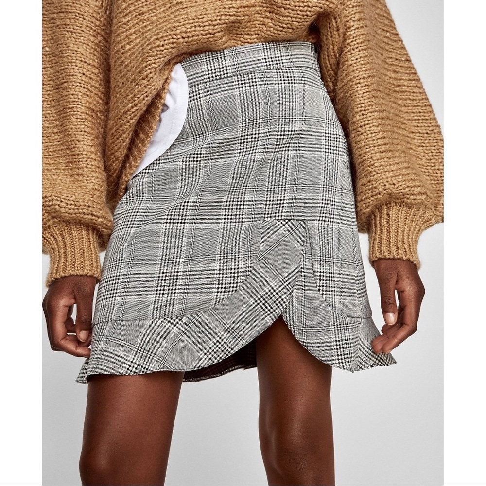 🤍Zara Plaid Checked Ruffle Gray Mini Skirt🤍